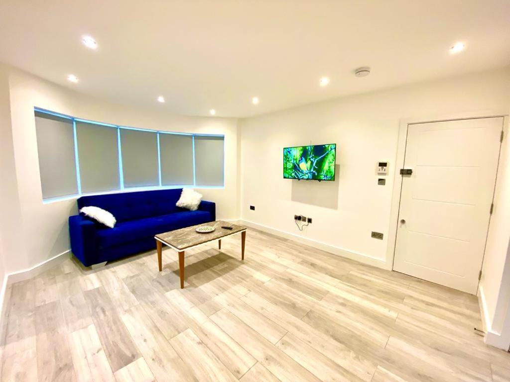 One Bedroom On Ground Floor In With Car Park Appartamento Londra