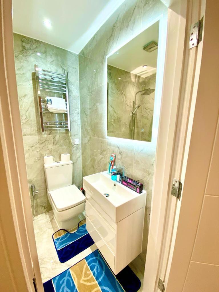 Appartamento One Bedroom On Ground Floor In With Car Park Londra