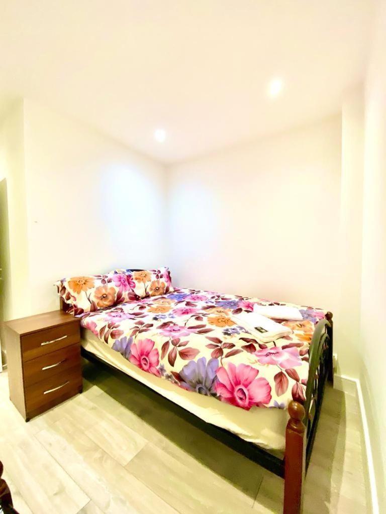 One Bedroom On Ground Floor In With Car Park Appartamento *