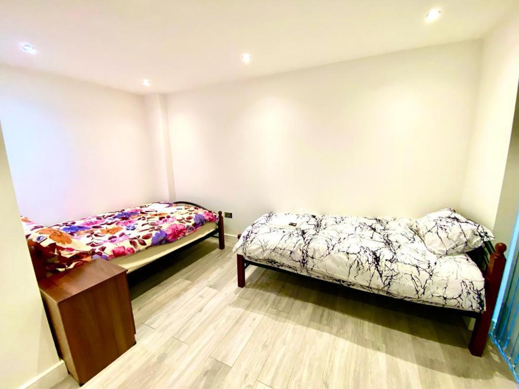 One Bedroom On Ground Floor In With Car Park Appartamento Londra