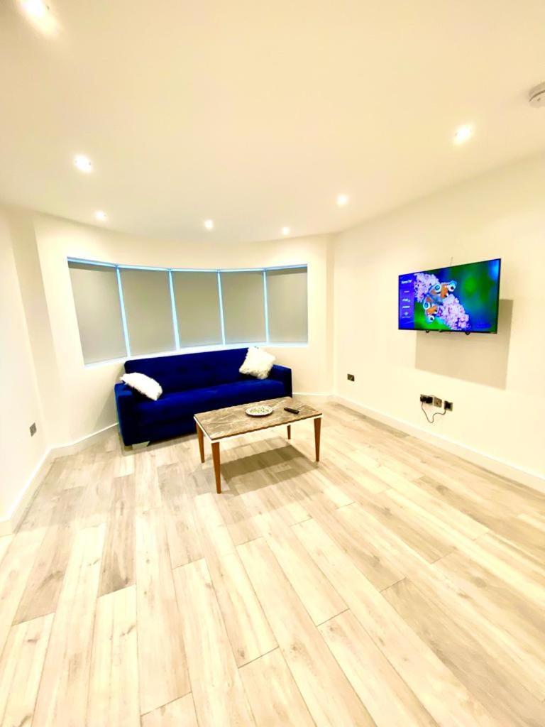 One Bedroom On Ground Floor In With Car Park * Londra