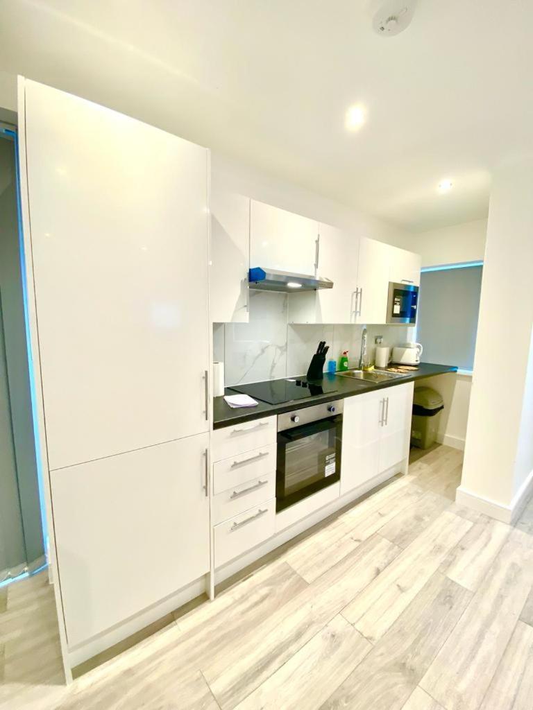 One Bedroom On Ground Floor In With Car Park Appartamento *