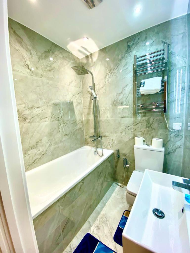 One Bedroom On Ground Floor In With Car Park * Londra