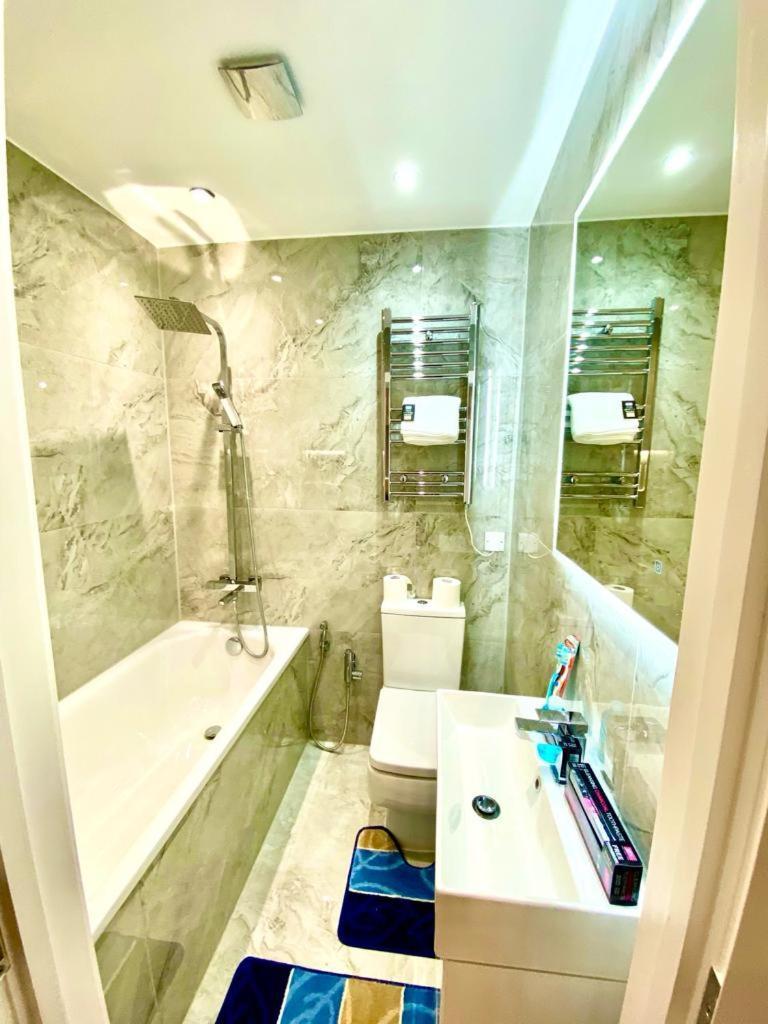 Appartamento One Bedroom On Ground Floor In With Car Park Londra